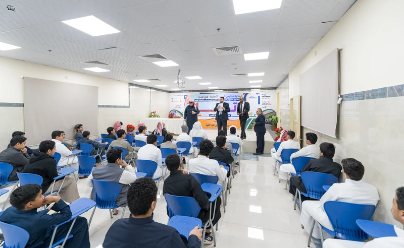 مشاركة طلاب متوسطة نمار في اختبارات نافس