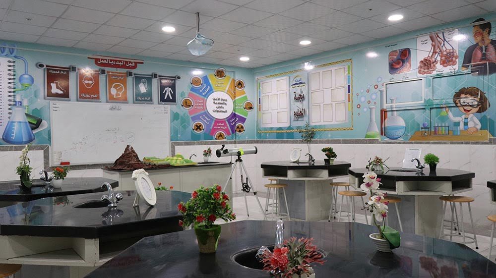 مختبرات العلوم ومعامل الحاسب · نمار