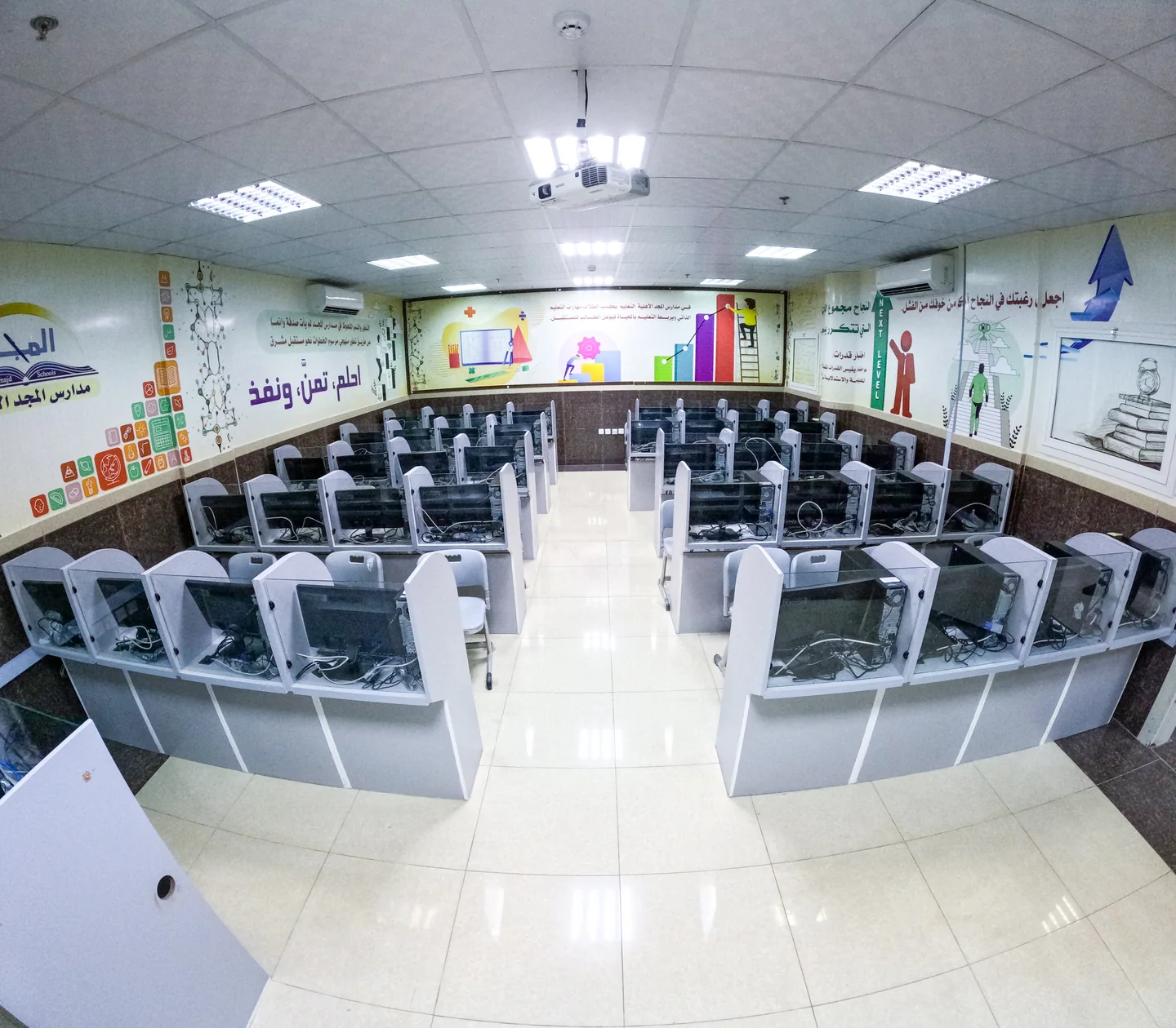 قاعة ومعمل القدرات — مجمع مدارس المجد الأهلية العريجاء (3)